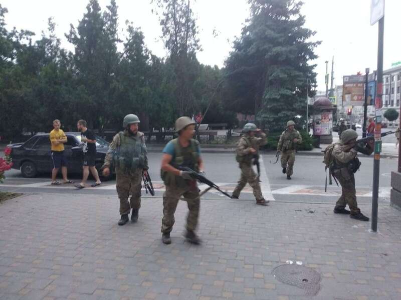 瓦格纳包围俄罗斯南部军区司令部