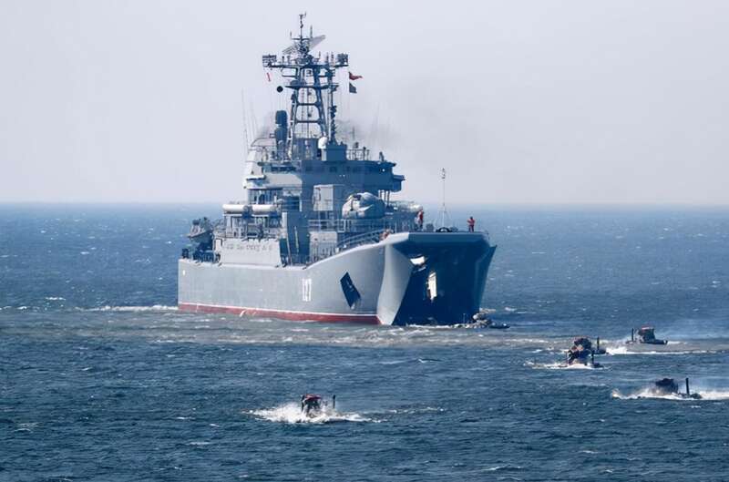 俄军775级大型登陆舰就是俄军海军陆战队抢滩登陆主力舰艇