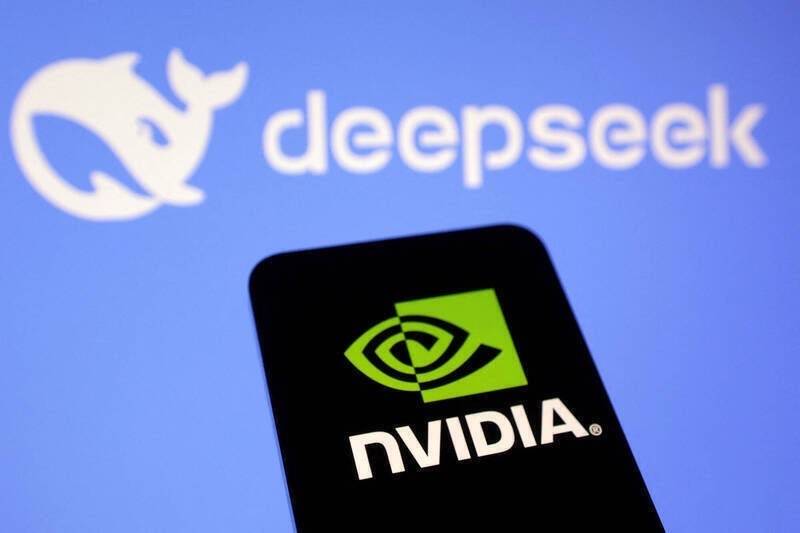 当DeepSeek遇到华为,老黄和老美好日子到头了