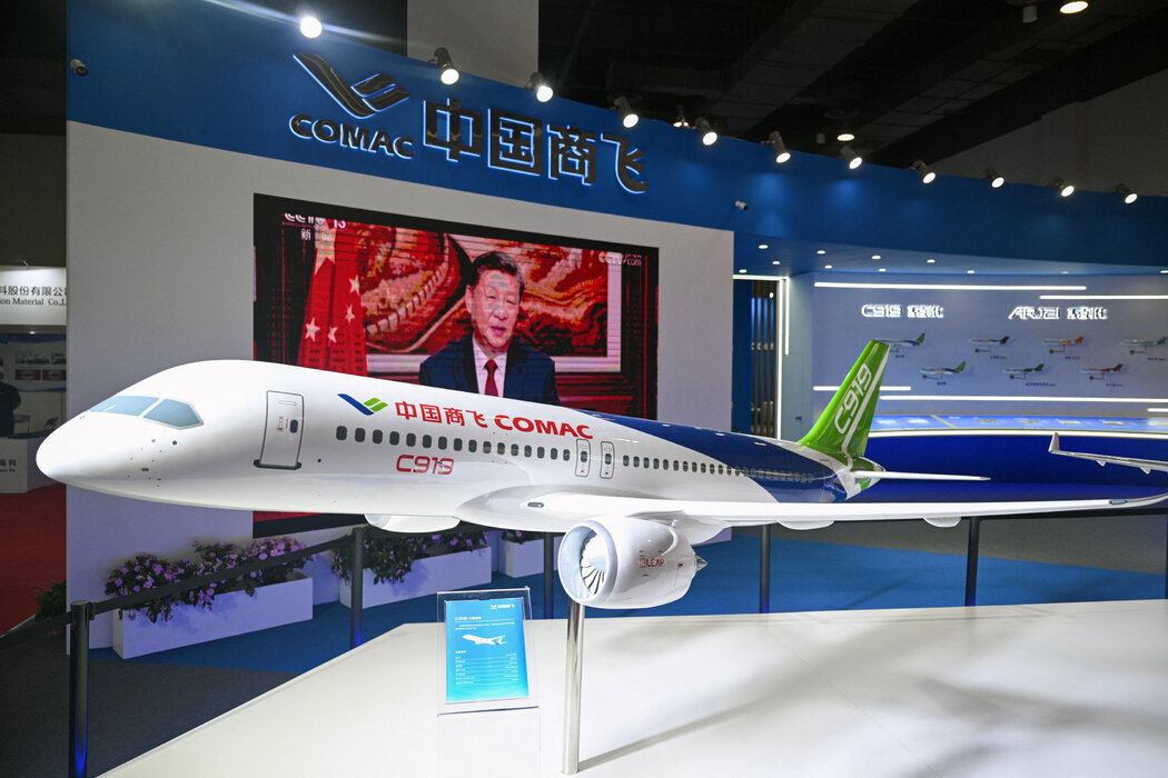 去年在上海展出的中国商飞C919客机模型